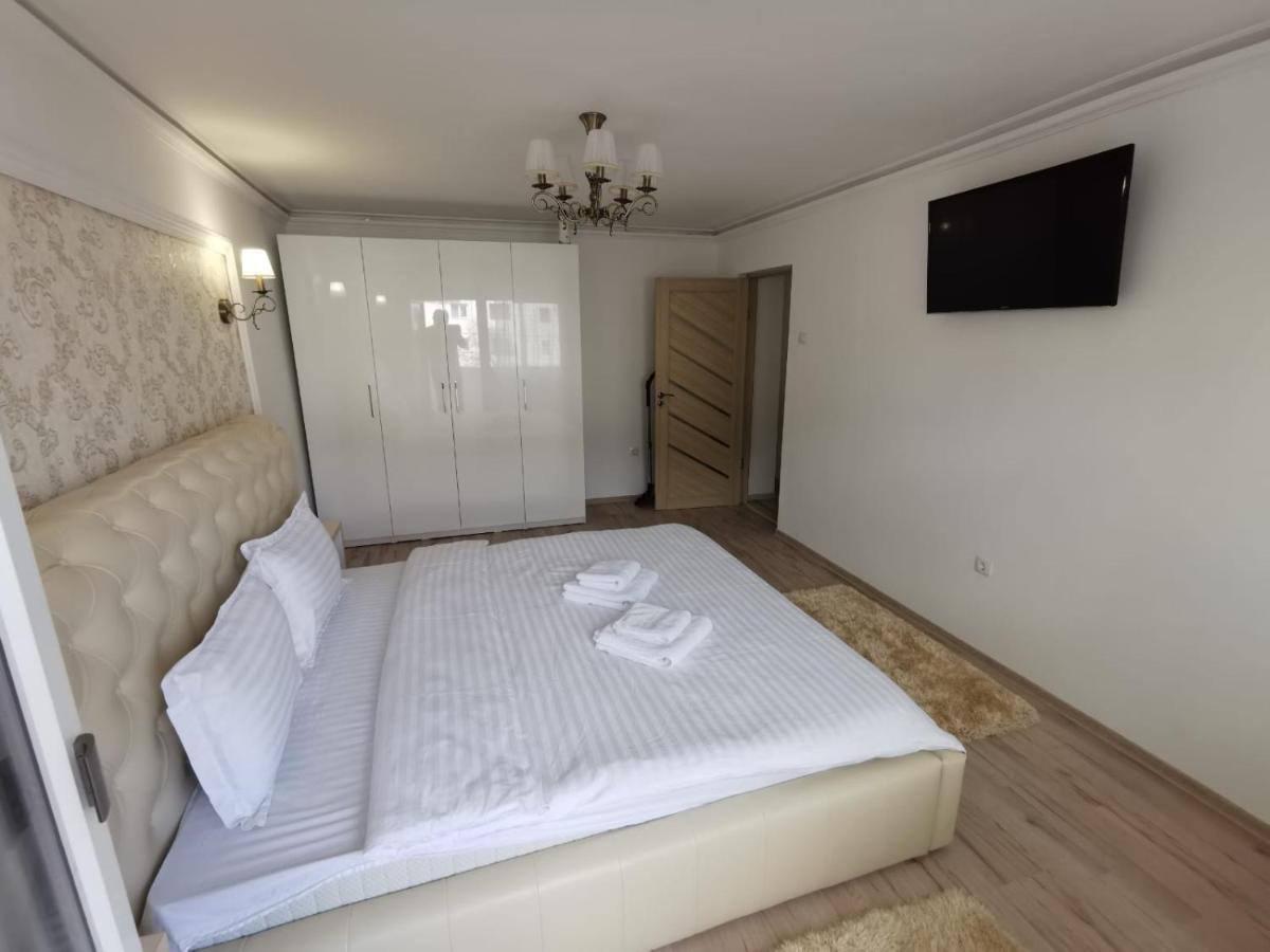 Апартаменты Apartament Gold Luxury Тыргу-Окна Экстерьер фото